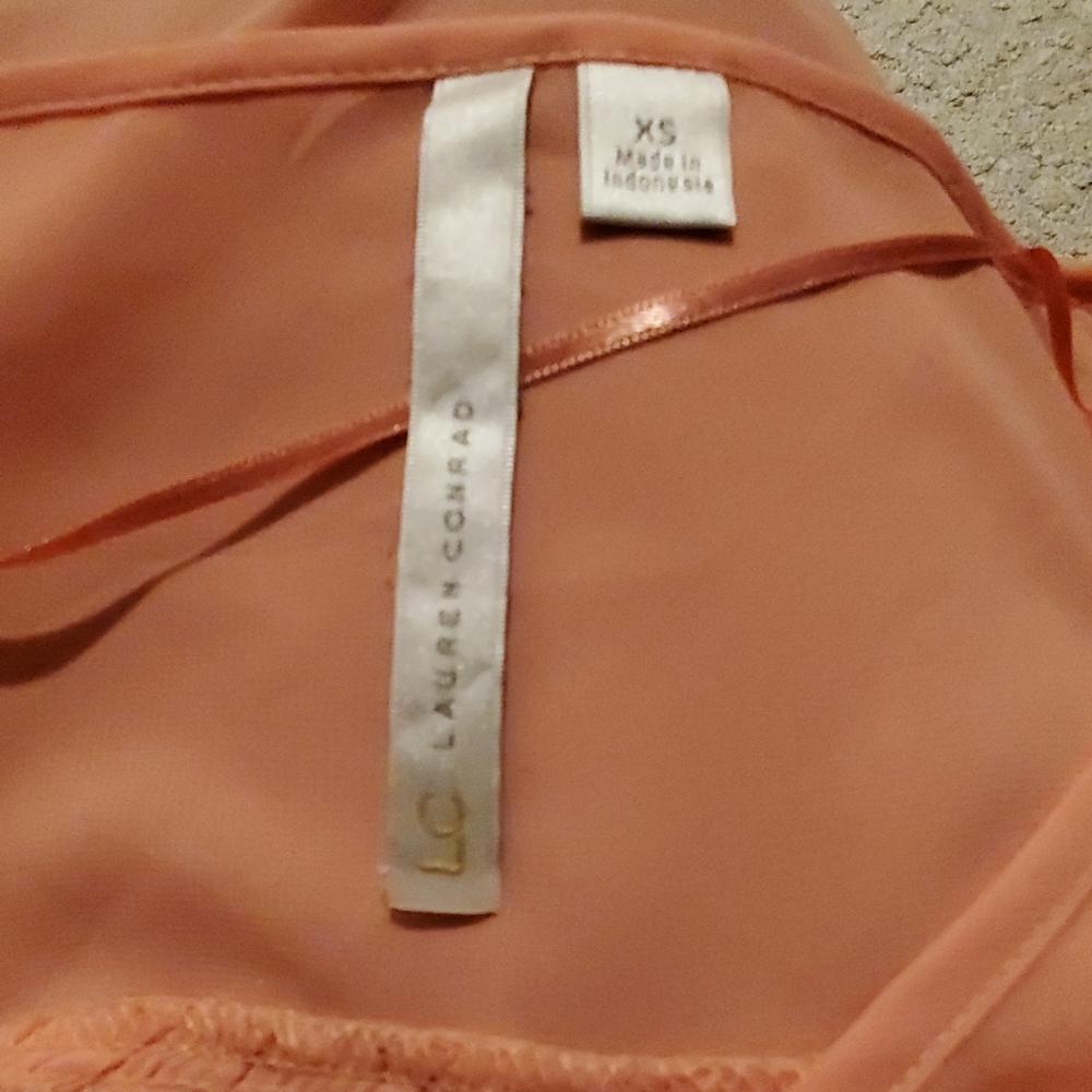 💞Lauren Conrad sheer blouse - Picture 4 of 5